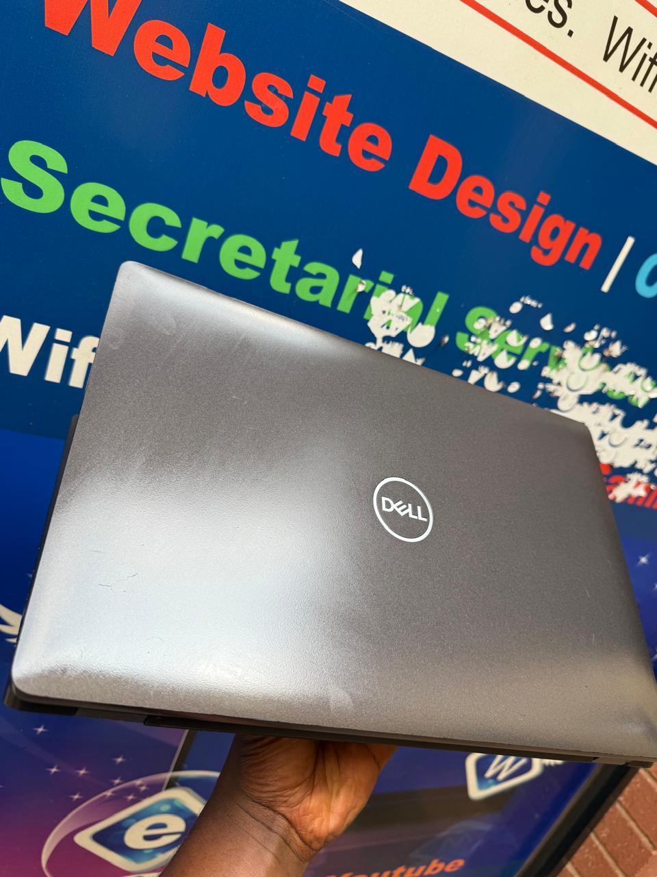 Dell Latitude 5501 15.6" Core i7 9th Gen 8GB RAM 512GB SSD – Windows 11 Pro (Refurbished) - Image 3