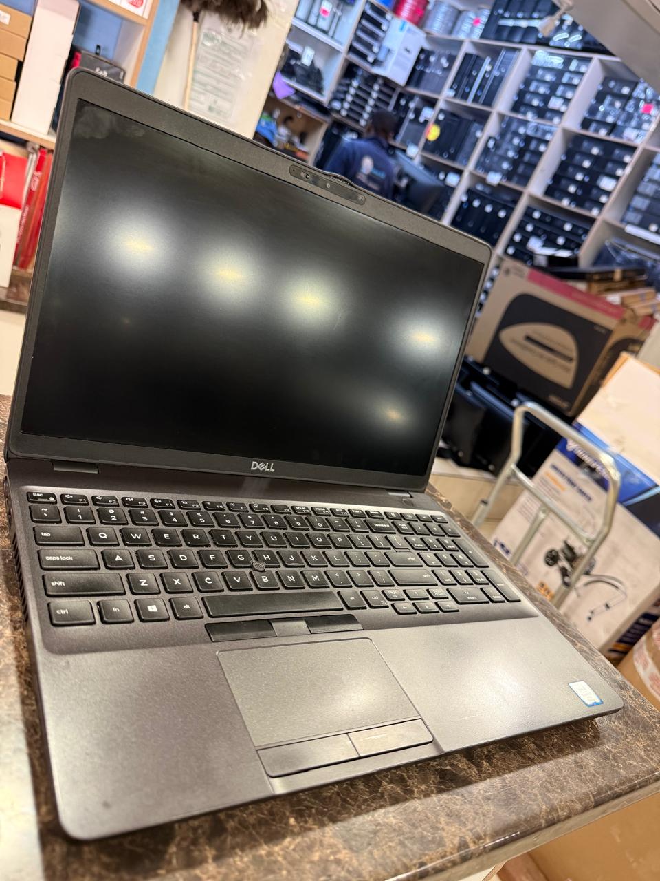 Dell Latitude 5501 15.6" Core i7 9th Gen 8GB RAM 512GB SSD – Windows 11 Pro (Refurbished) - Image 2